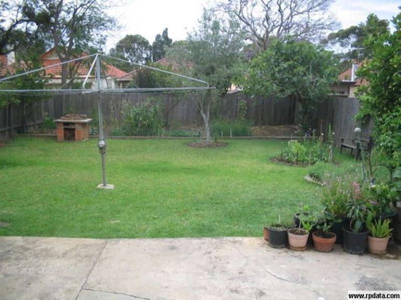 8 Dalcassia Street, Hurstville NSW 2220