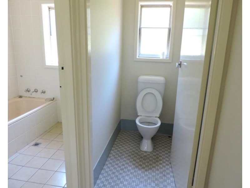 6 Neilson Avenue, Peakhurst NSW 2210