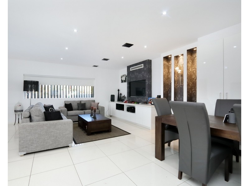 6 Simone Place, Peakhurst NSW 2210