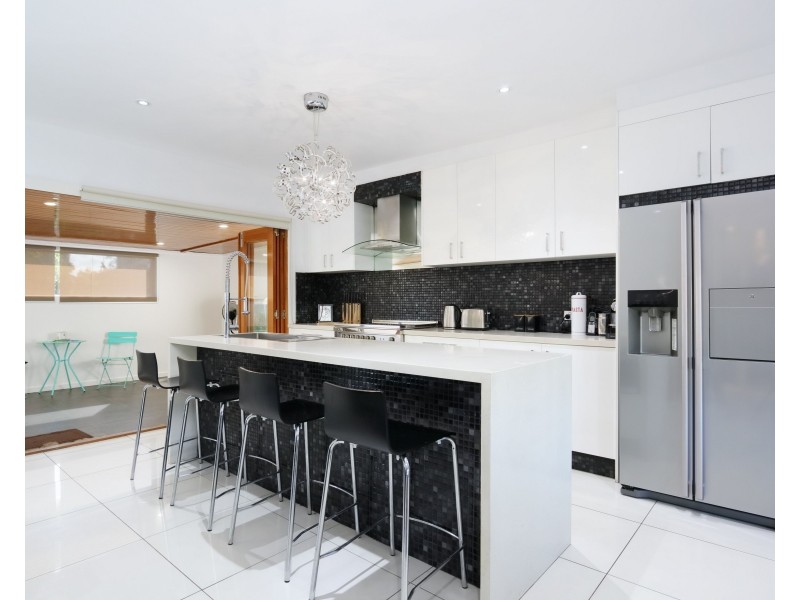 6 Simone Place, Peakhurst NSW 2210