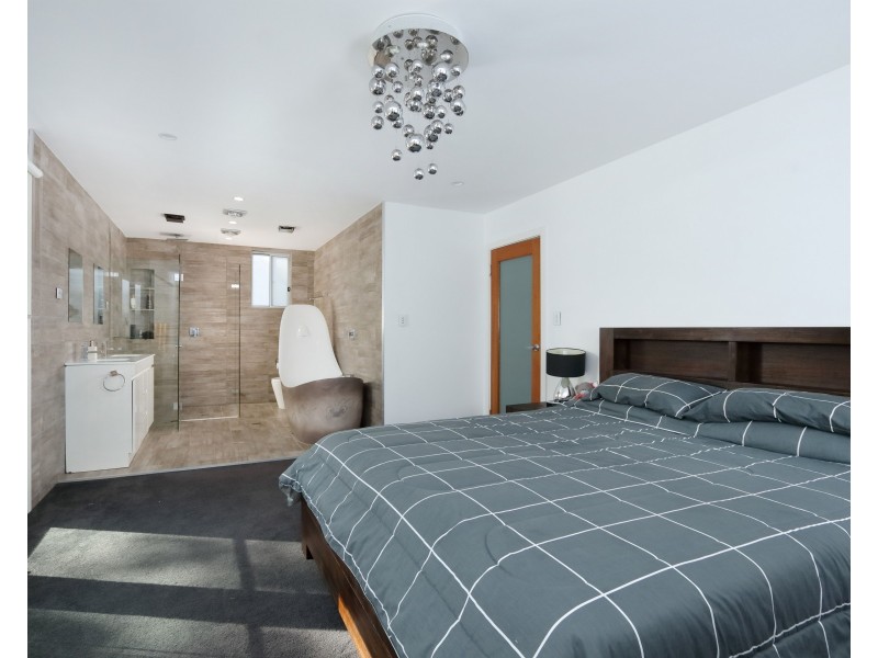 6 Simone Place, Peakhurst NSW 2210