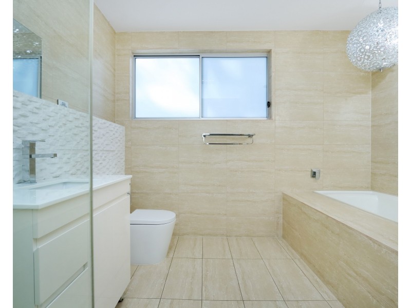 6 Simone Place, Peakhurst NSW 2210