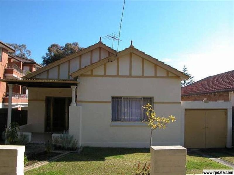 8 Dalcassia Street, Hurstville NSW 2220