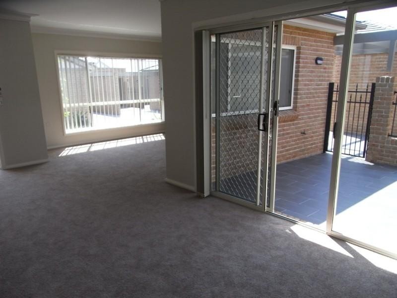 4/6 Waldo Crescent, Peakhurst NSW 2210