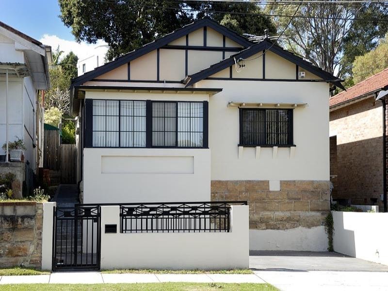 32 Planthurst Road, Carlton NSW 2218