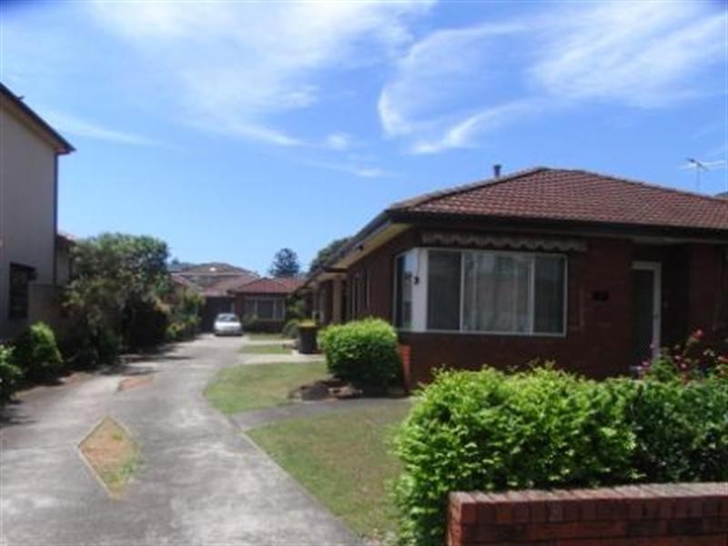 2/18A Chuter Avenue, Monterey NSW 2217