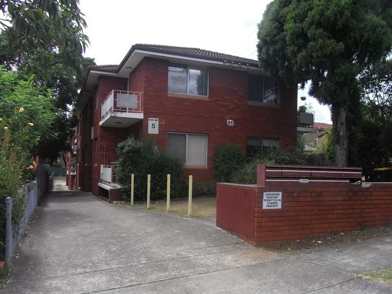 2/96 Sproule Street, Lakemba NSW 2195