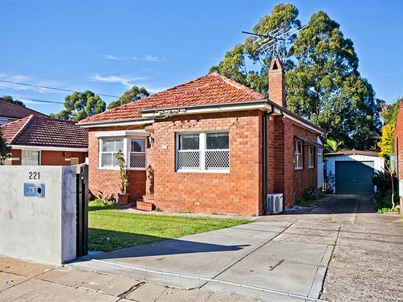 221 Stoney Creek, Kingsgrove NSW 2208
