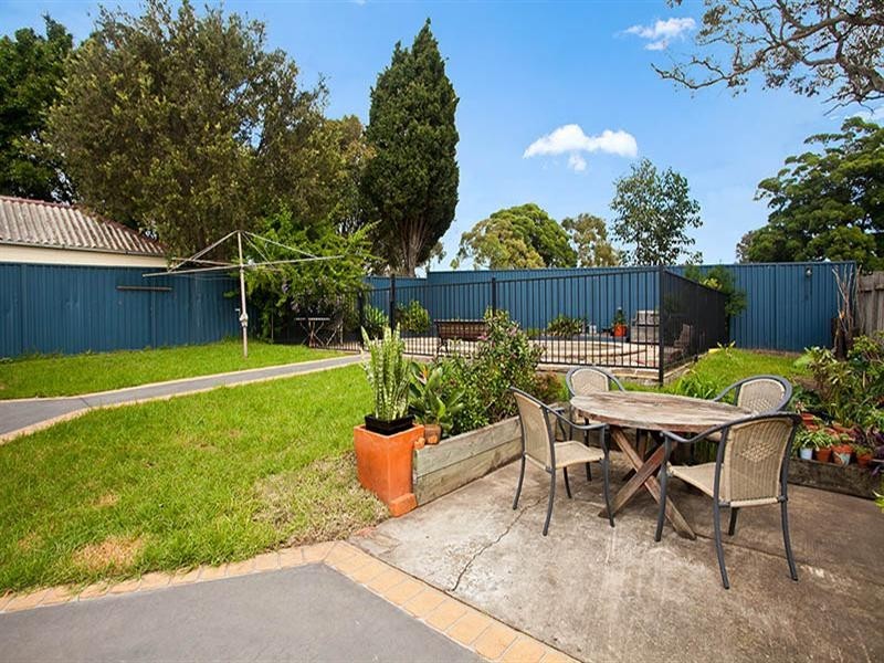 17 Monaro Avenue, Kingsgrove NSW 2208