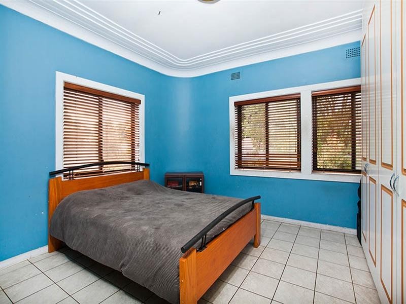 17 Monaro Avenue, Kingsgrove NSW 2208