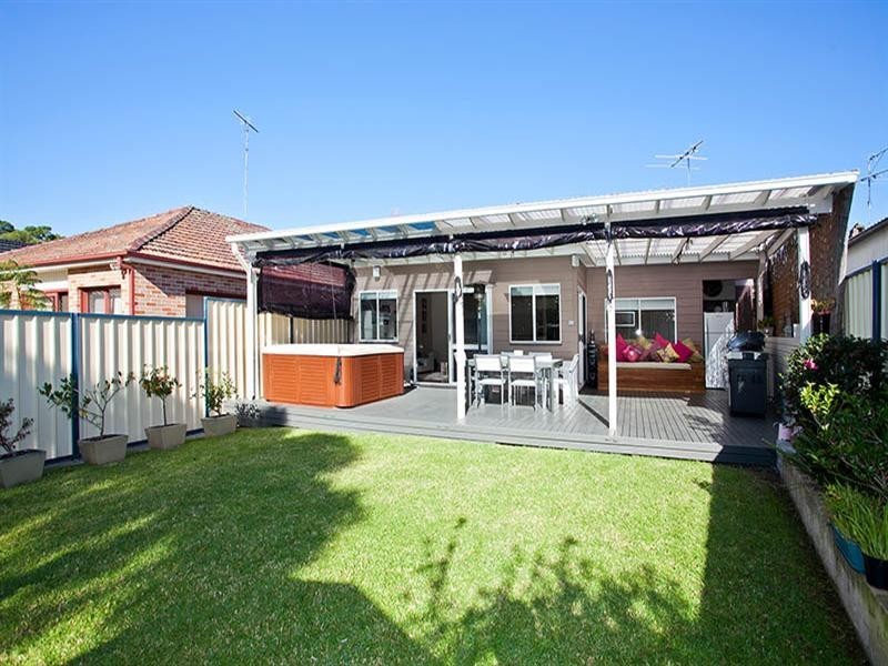 220 West Street, Blakehurst NSW 2221