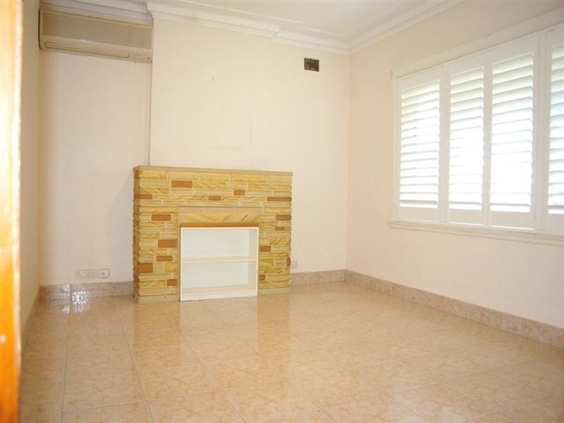 299 Cnr Kingsgrove Rd and Vivienne Street, Kingsgrove NSW 2208