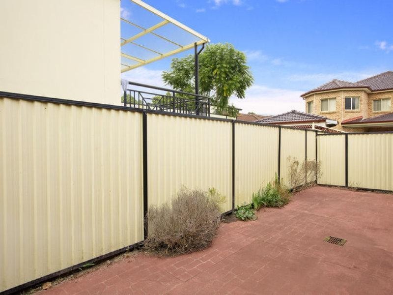 2/43 Clevedon Road, Hurstville NSW 2220