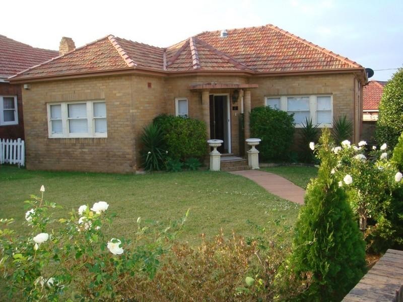 2 Tallawalla Street, Beverly Hills NSW 2209