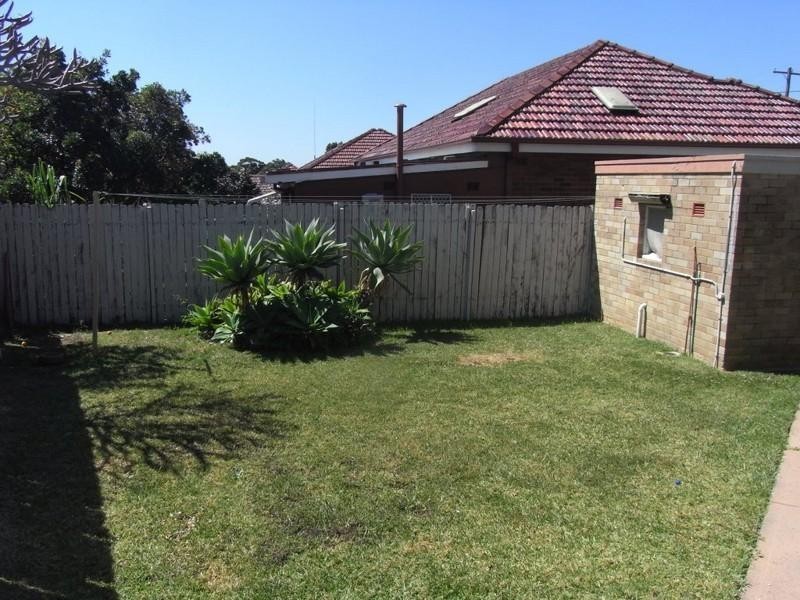 2 Tallawalla Street, Beverly Hills NSW 2209