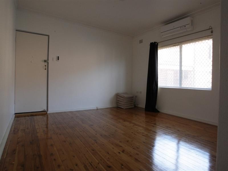 2/12 Nicoll Street, Roselands NSW 2196