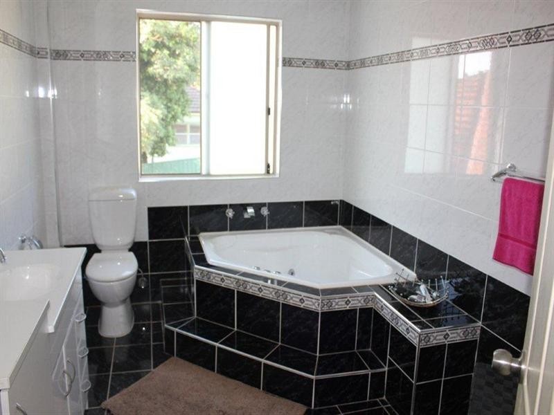 38a Mavis Avenue, Peakhurst NSW 2210