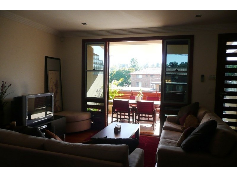 3 Cecil Street, Indooroopilly QLD 4068