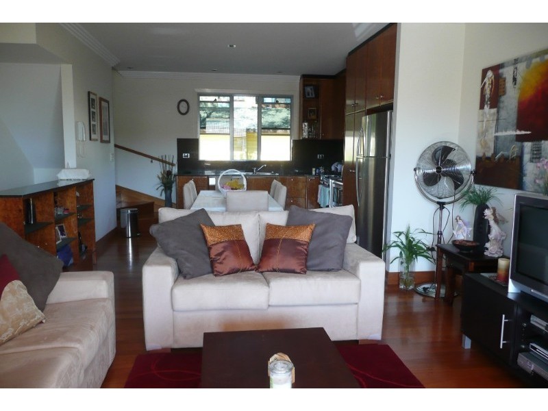 3 Cecil Street, Indooroopilly QLD 4068