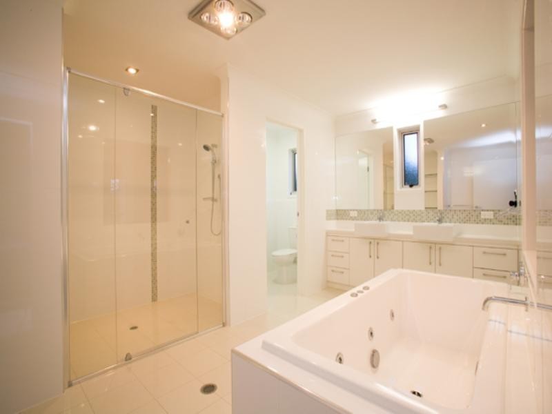 153 Taringa Parade, Taringa QLD 4068