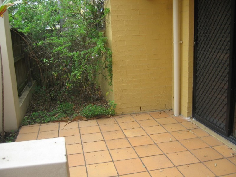 8/122 Central Avenue, Indooroopilly QLD 4068