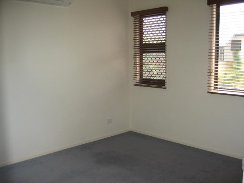 8/122 Central Avenue, Indooroopilly QLD 4068