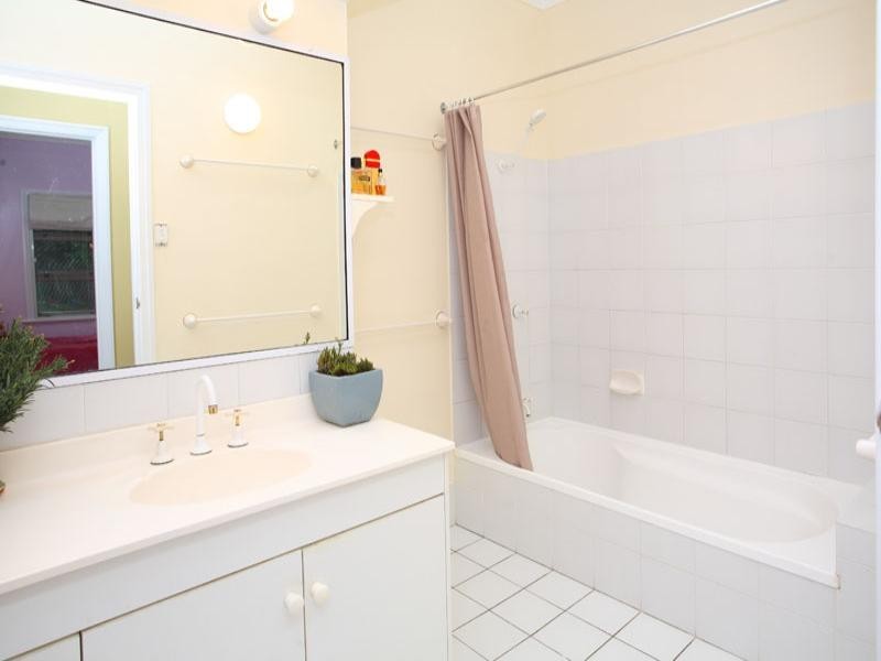 44 Burbong Street, Chapel Hill QLD 4069