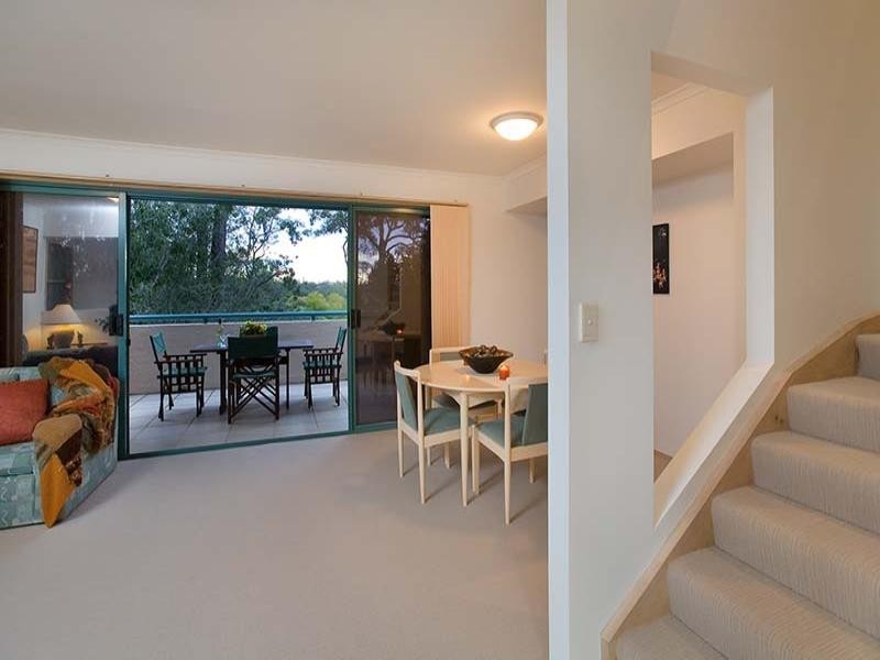 78 Orchard Terrace, St Lucia QLD 4067