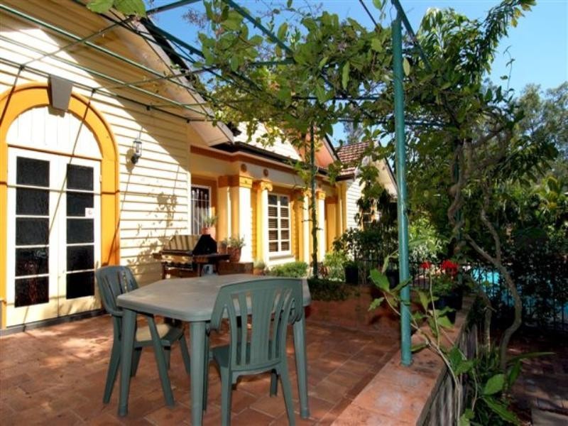 259 Lambert Road, Indooroopilly QLD 4068