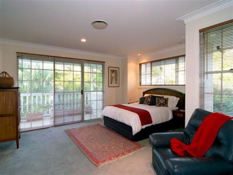 51 Glencairn Avenue, Indooroopilly QLD 4068