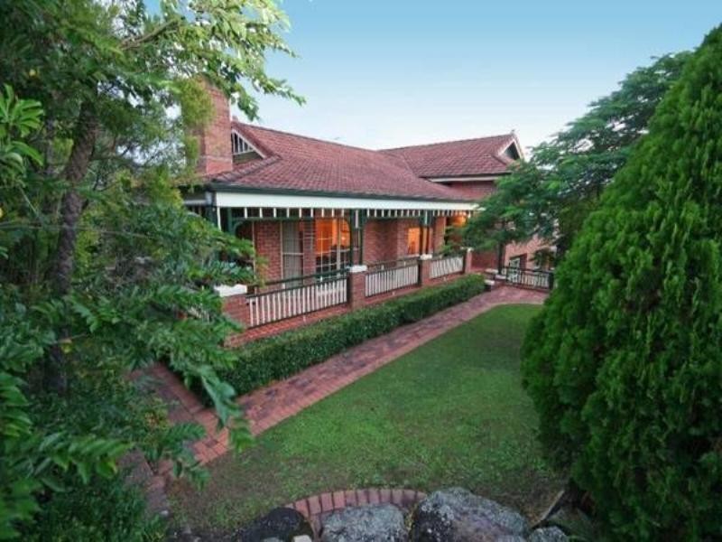 9 Meiers Road, Indooroopilly QLD 4068