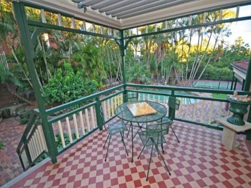 9 Meiers Road, Indooroopilly QLD 4068