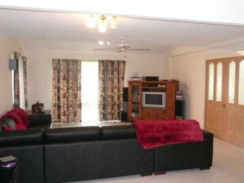 3 Binyara Place, Chapel Hill QLD 4069