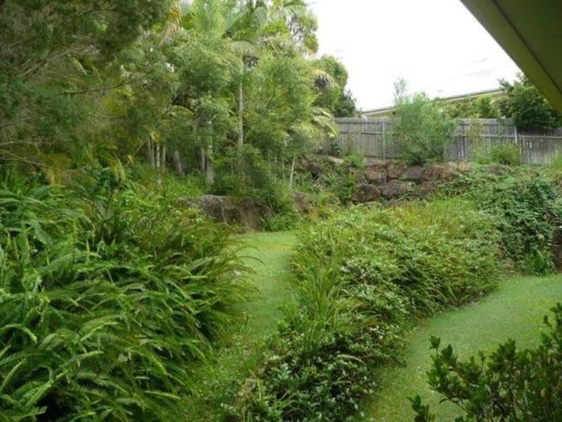 3 Binyara Place, Chapel Hill QLD 4069