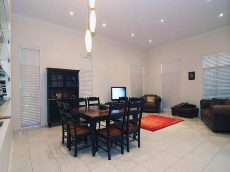 39 Meiers Road, Indooroopilly QLD 4068