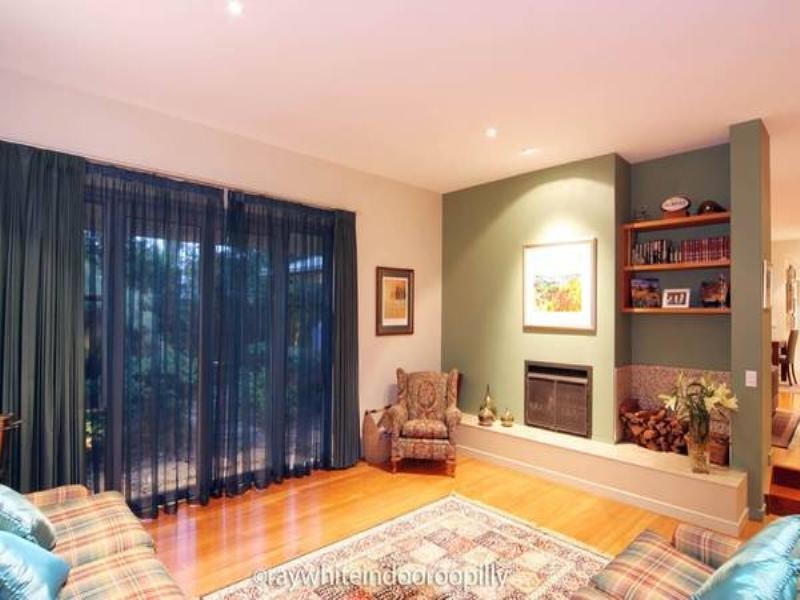 8 Gunnin Street, Fig Tree Pocket QLD 4069