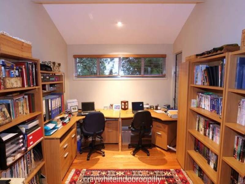 8 Gunnin Street, Fig Tree Pocket QLD 4069