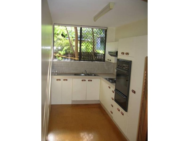 2/114 Carmody Road, St Lucia QLD 4067