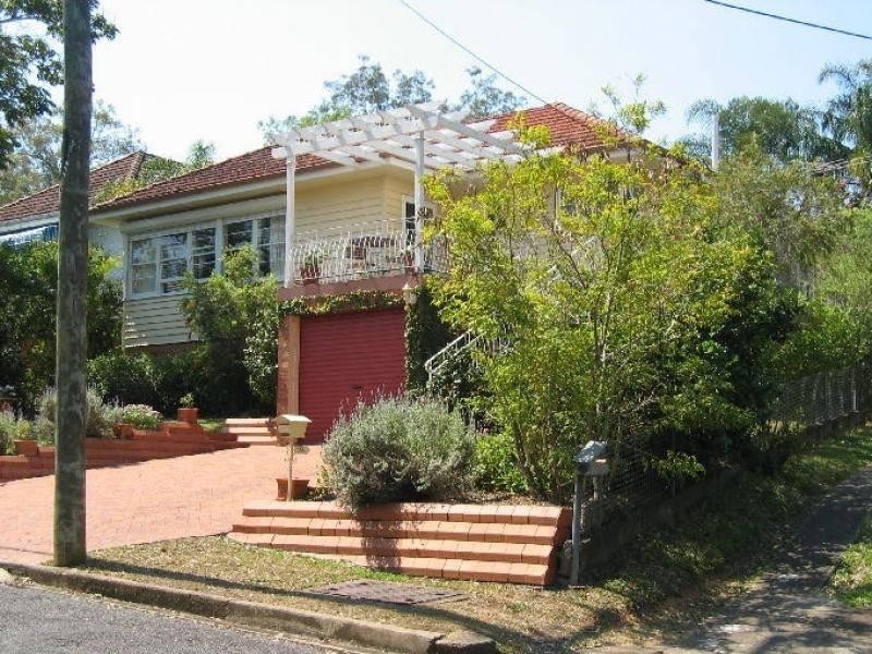 24 Camira Street, St Lucia QLD 4067