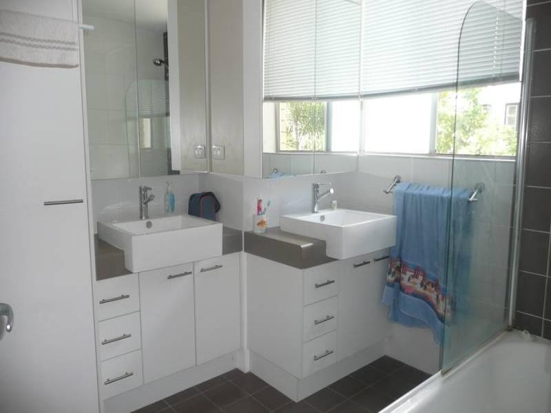 3/160 Central Avenue, Indooroopilly QLD 4068