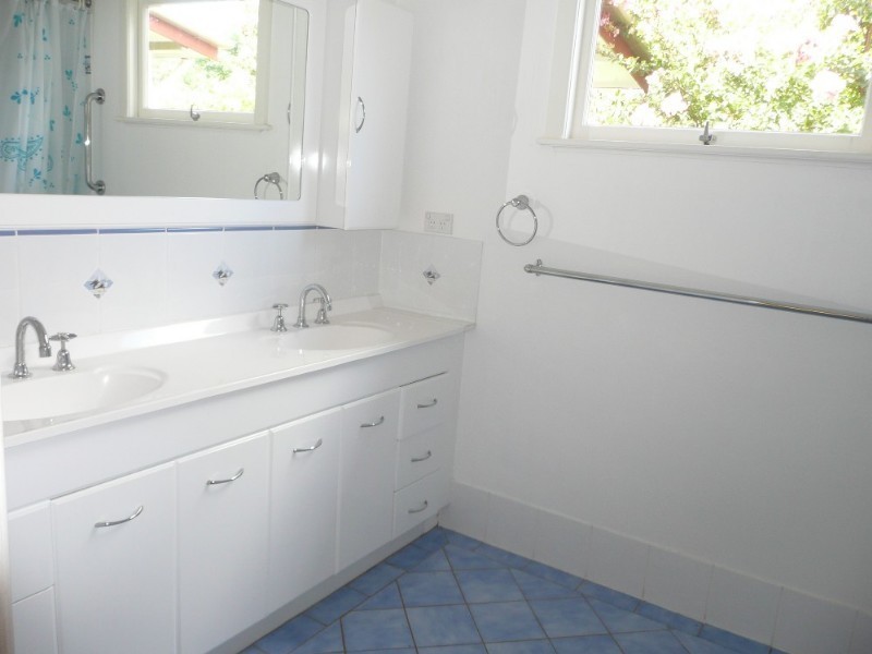 36 Currong Street, Kenmore QLD 4069