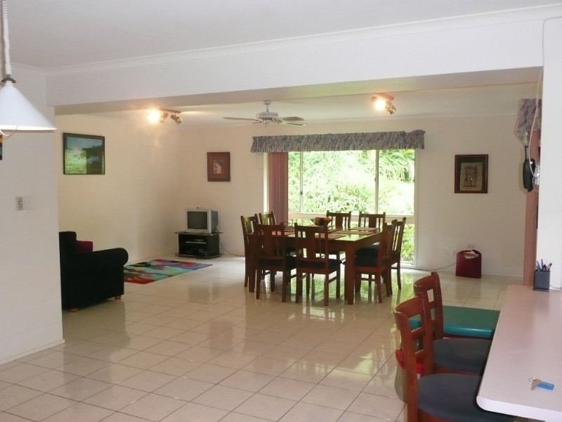 3 Binyara Place, Chapel Hill QLD 4069