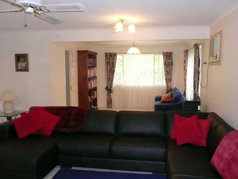 3 Binyara Place, Chapel Hill QLD 4069