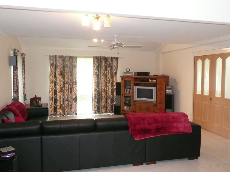 3 Binyara Place, Chapel Hill QLD 4069