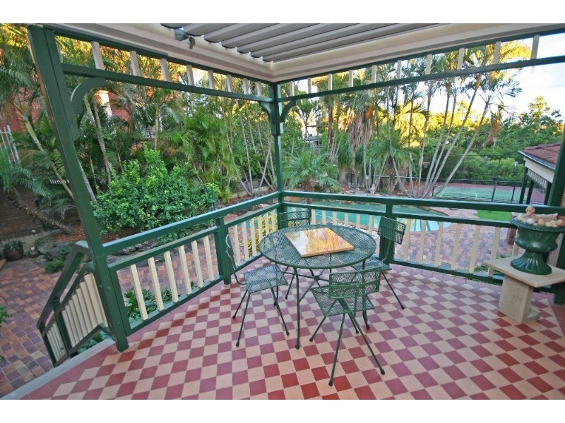 9 Meiers Road, Indooroopilly QLD 4068