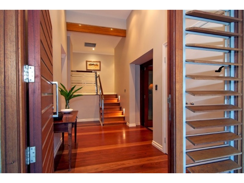 33 Meiers Road, Indooroopilly QLD 4068