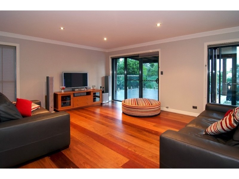 33 Meiers Road, Indooroopilly QLD 4068