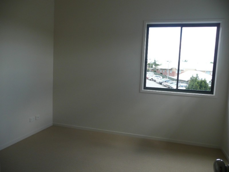 2/35 Central Avenue, Mount Ommaney QLD 4074