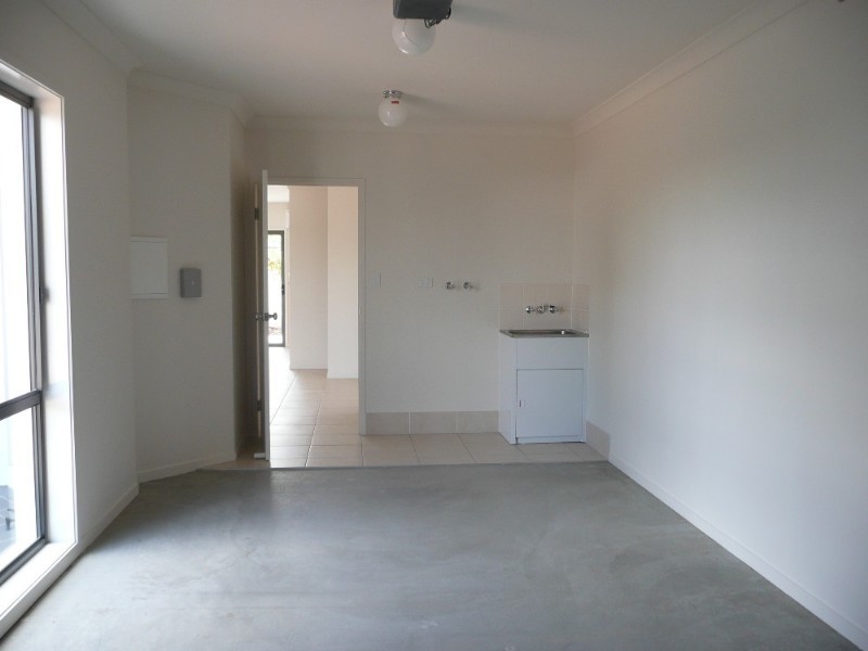 2/35 Central Avenue, Mount Ommaney QLD 4074