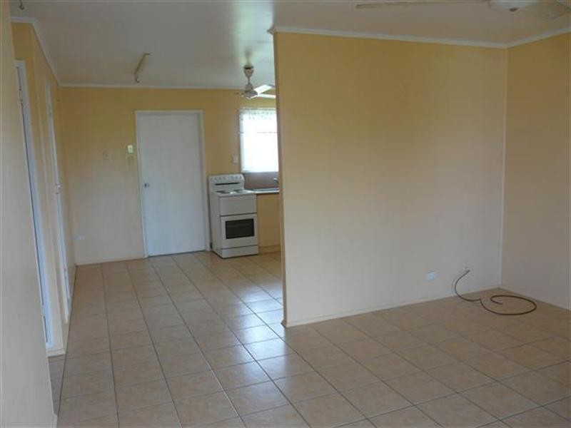 2/4 Market, Belvedere QLD 4860